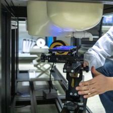 榮耀工廠一線揭秘 與華為共用生產(chǎn)車間和供應鏈體系